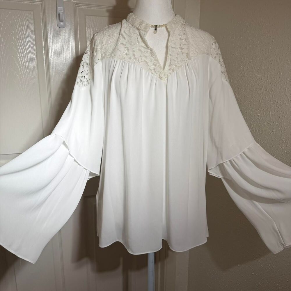 VTG 90s/Y2K BCBG MaxAzria Fairy Core Layered Bell Sleeve Lace White Blouse Sz SM